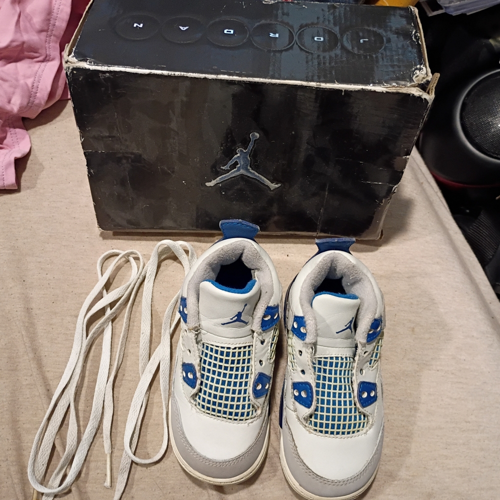 Nike Jordan 4 Retro Kids' Size 6 White and Blue Athletic Shoes Gently Used